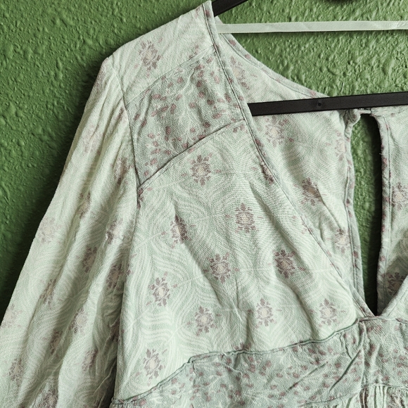 GUC FREE PEOPLE ROLLING HILLS BELL SLEEVE TUNIC TOP IN GREEN COMBO SIZE SMALL - Picture 3 of 5